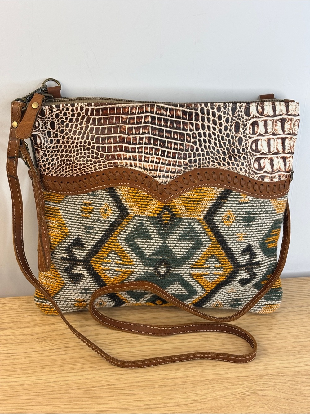 Myra Bags Seneca Falls Small Crossbody Bag LIKE NEW!‎